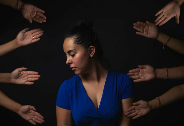 le stress au travail peut avoir des symptômes physiques